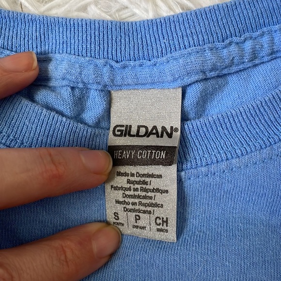 Gildan “This is what an awesome 10 year old looks like” birthday shirt - Picture 2 of 3